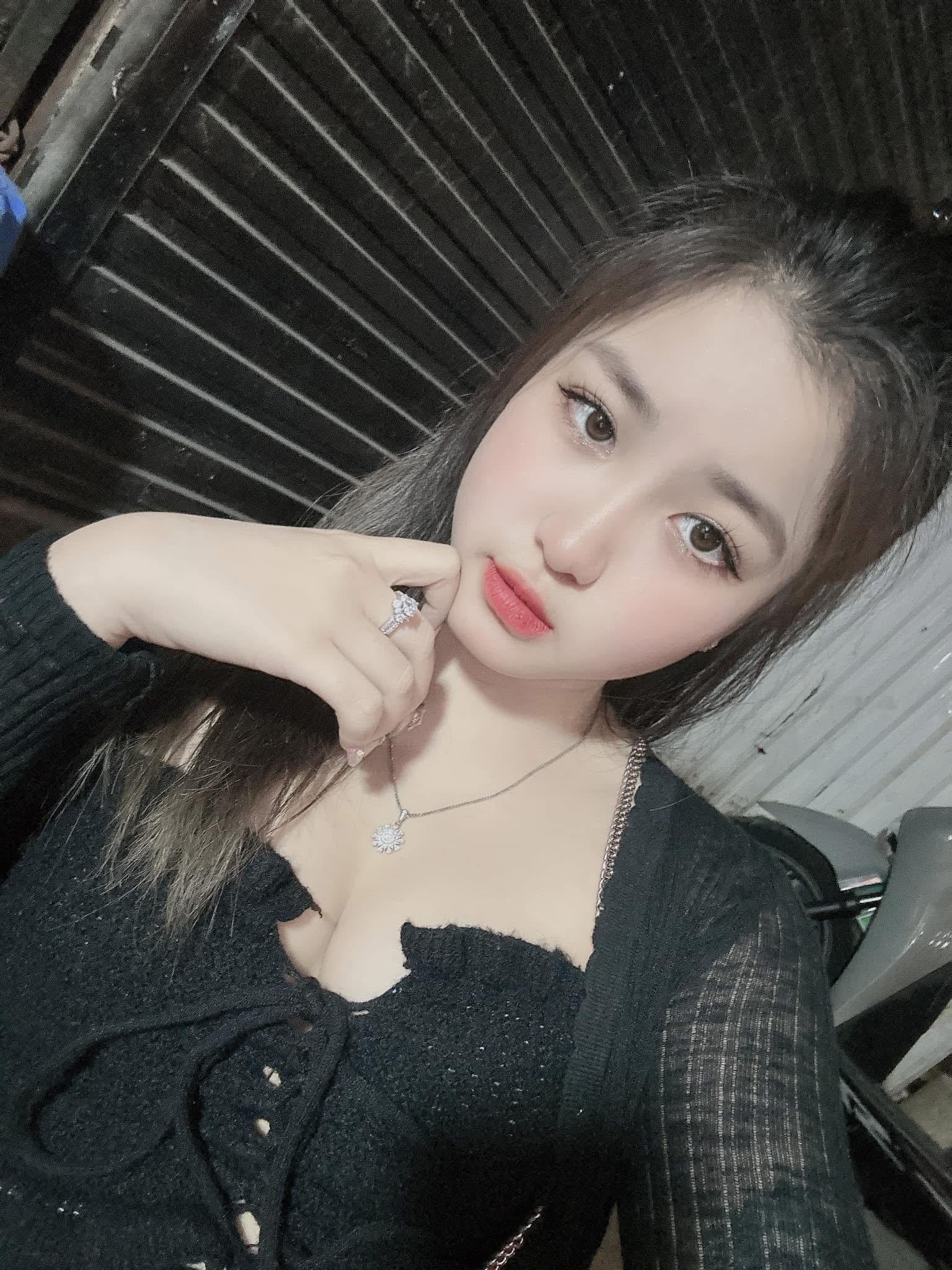 Profile image of Moon in Centre 中心, China